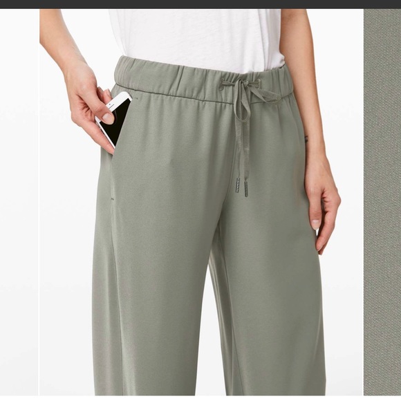 Lululemon on the fly wide leg pants 7/8 length - Picture 2 of 10